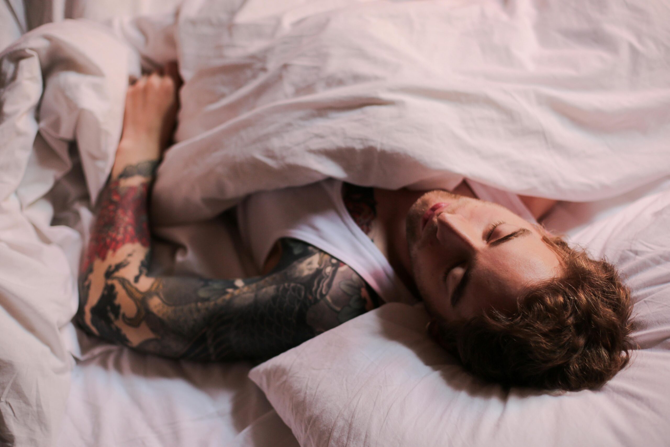 Kostenloses Stock Foto zu arm, ausruhen, bett
