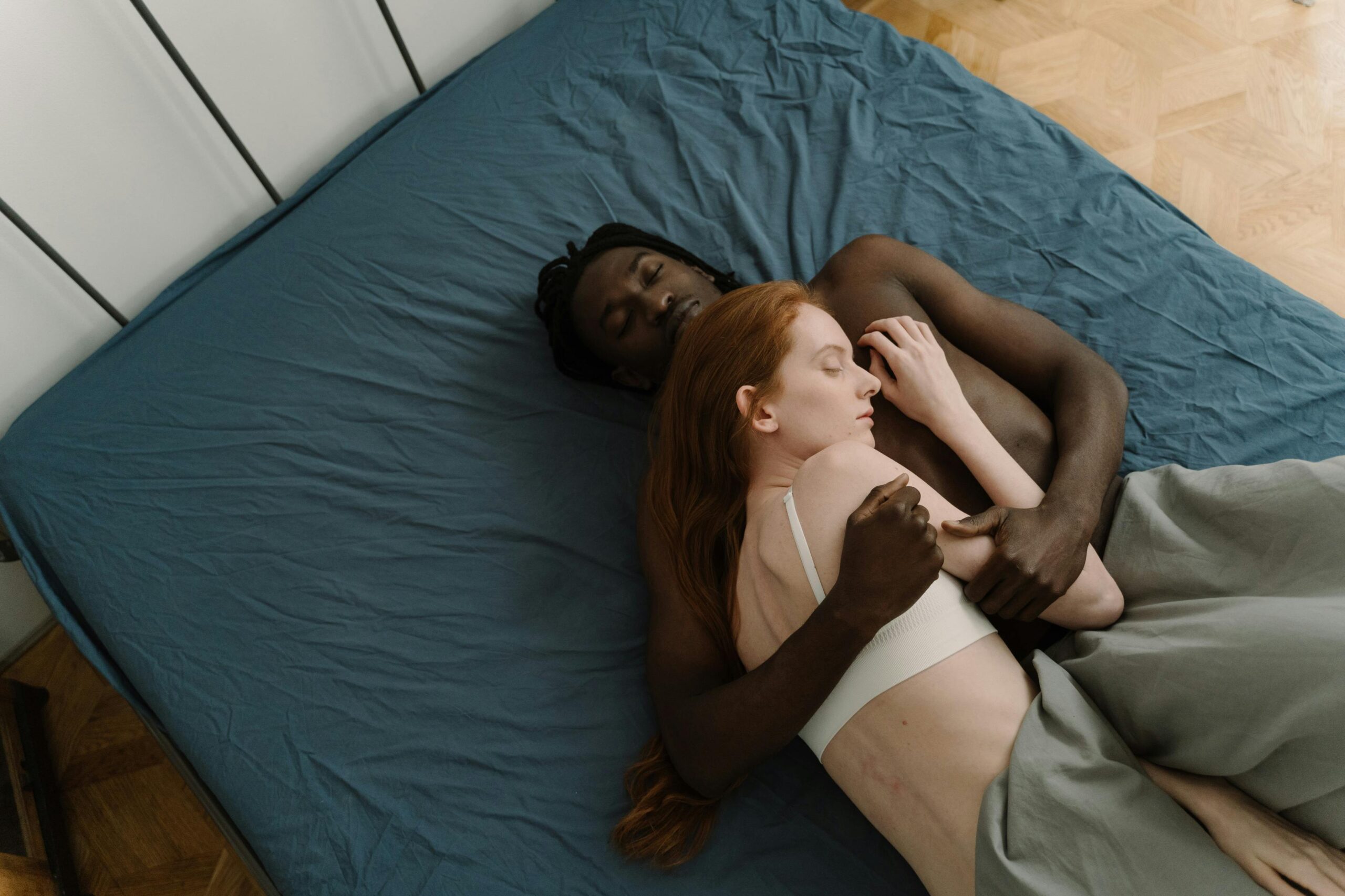 Kostenloses Stock Foto zu ausruhen, bett, bettlaken