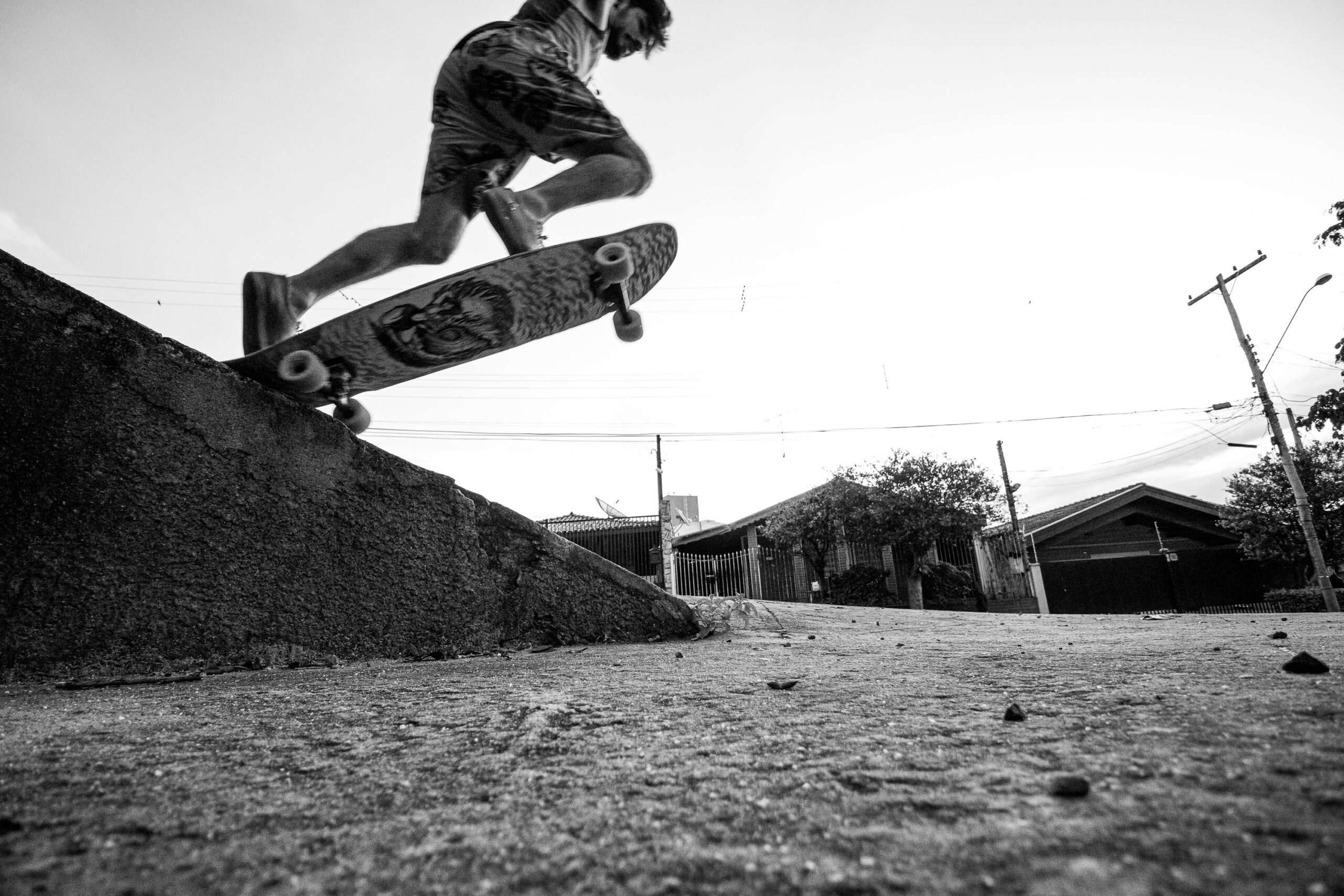 Low Angle Foto Von Mann Skateboarding